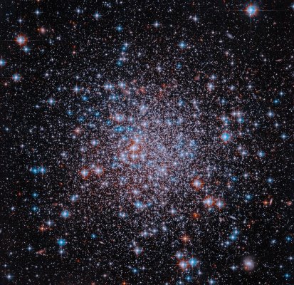 Hubble'dan 4 Temmuz'a Özel Kırmızı, Beyaz ve Mavi Yıldız Görüntüsü