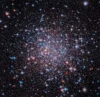 Hubble'dan 4 Temmuz'a Özel Kırmızı, Beyaz ve Mavi Yıldız Görüntüsü