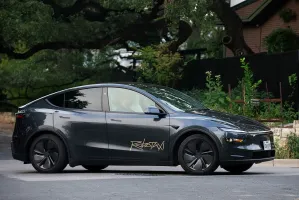 Tesla'nın Robotaksileri Geri Vitese Takıldı