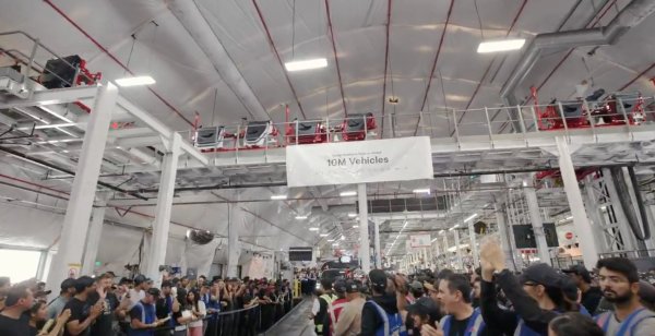 Tesla 10 Milyonuncu Aracını Üretti Ama Büyüme Hikayesi Tıkandı