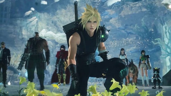 Final Fantasy 7 Revelation Koleksiyon Sürümü 350 Dolar Fiyatla ve Dev Karakter Heykelleriyle Tanıtıldı