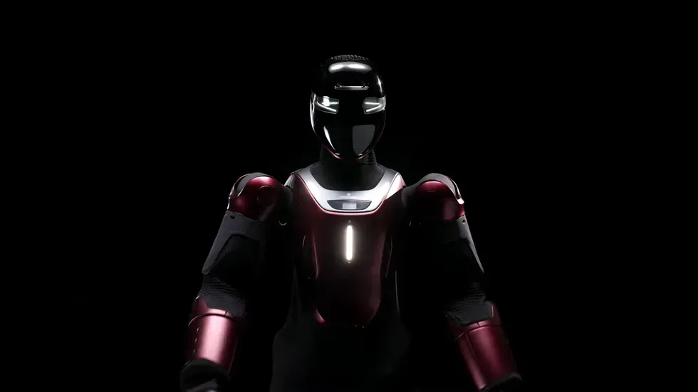 Video Cuma: İtalyan İnsansı Robot Hayat Buluyor