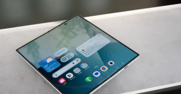 Samsung'un Yeni Katlanabilir Ekranı Daha Az Kırışıyor ve Daha Dayanıklı