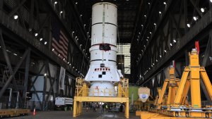 NASA, 2027 Artemis III Astronot Fırlatması Öncesinde Roket Montajına Başladı (Fotoğraflar)
