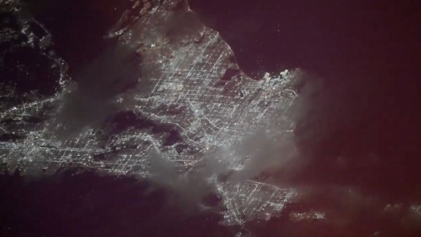 Astronotlar 4 Temmuz'da Uzaydan Bile Gördü: Los Angeles'taki Amerika 250 Havai Fişek Gösterisi ISS'den Görüntülendi