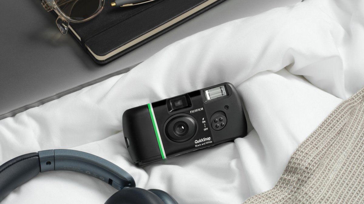 Fujifilm, Retro QuickSnap Anlık Kamera Serisinin Su Geçirmez ve Siyah-Beyaz Sürümlerini Tanıttı