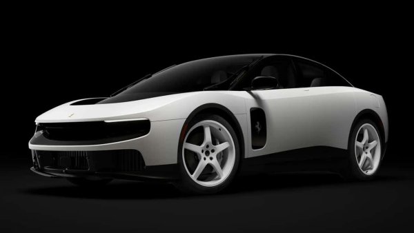 Ferrari İlk Elektrikli Otomobilinin İlk Üretim Örneğini Açık Artırmaya Çıkarıyor