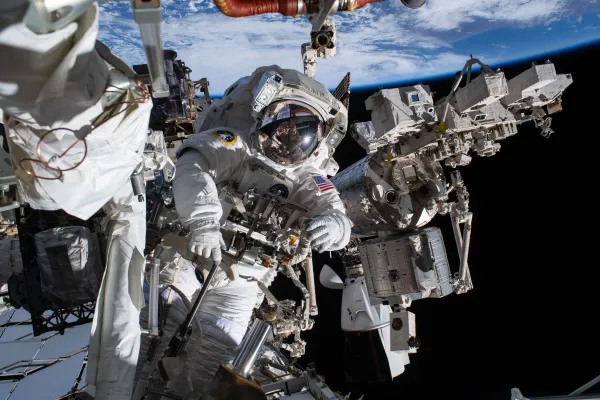NASA Astronotu Chris Williams, ISS'teki 8 Aylık Görevini Tamamlayarak Dünya'ya Dönüyor