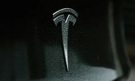 Tesla, İçindeki AI Kullanımını Kısıtladı