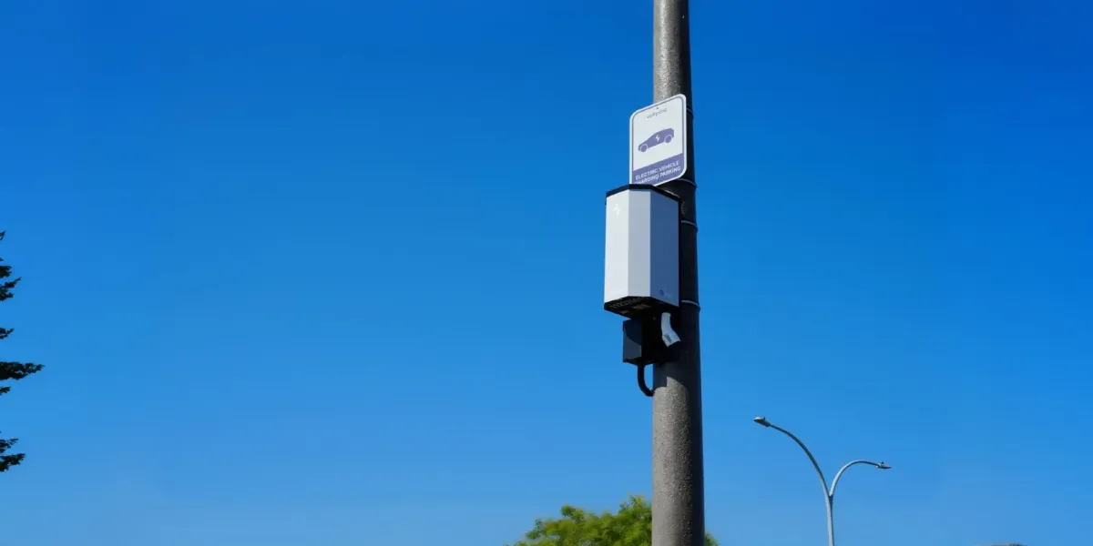 ABD'de Daha Fazla Şehir, Voltpost'un Lamba Direği Elektrikli Araç Şarj Cihazlarını Kullanıyor