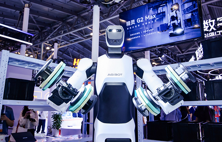 AGIBOT G2 Max, sağlam mobil manipülasyon için tasarlanmış bedenlenmiş yapay zeka.