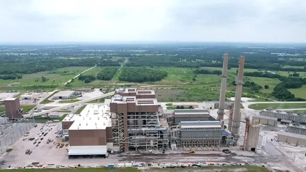 Teksas'taki Kömür Sahasında 1,2 GW'lık Dev Güneş Çiftliği Yükseliyor – Ama Kömür de Yerinde Kalıyor