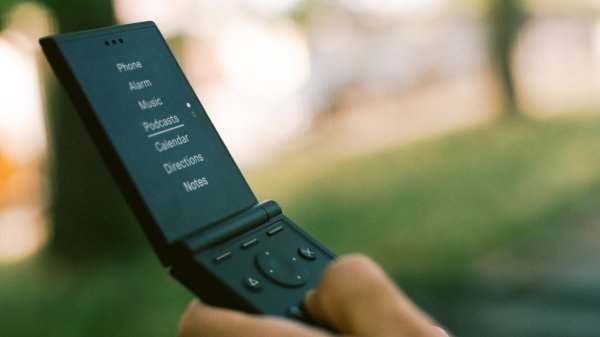 Light Flip: Dikkat Dağıtan Uygulamaları Olmayan Minimalist Flip Telefon
