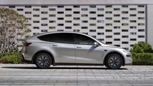 Tesla'nın Yeni Üç Sıralı EV'si, Edmunds Tarafından Test Edilen En Uzun Menzilli Model Y