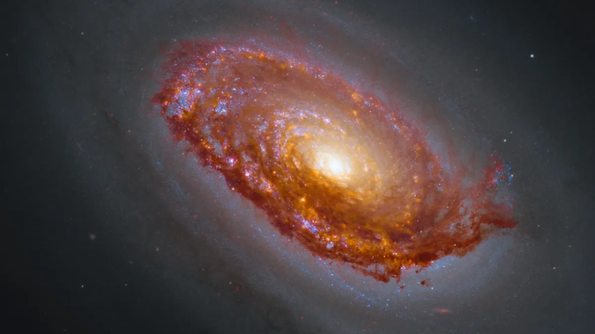 Hubble ve James Webb Uzay Teleskopları 'Siyah Göz Galaksisi'ni Yakından İnceledi