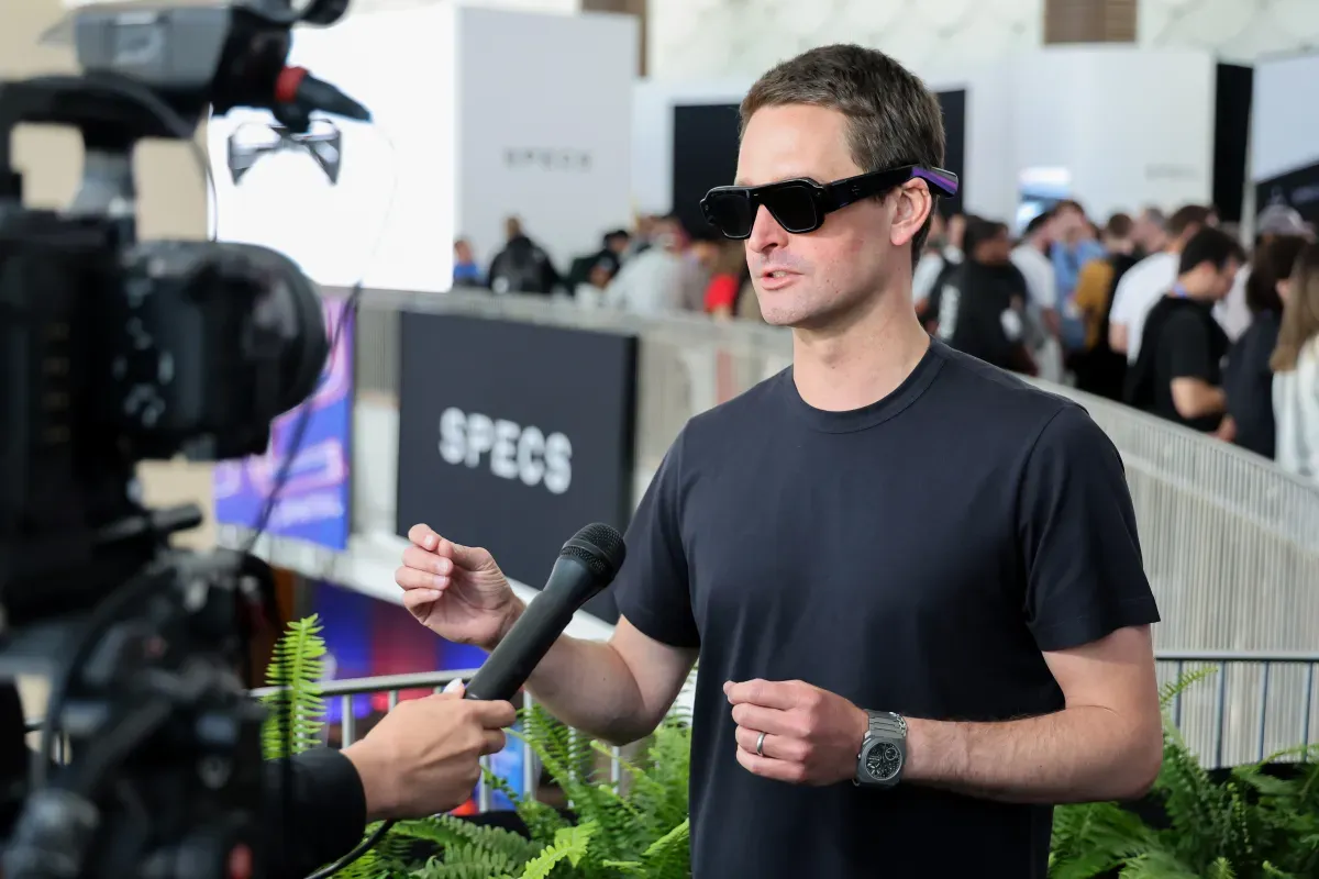 Snap CEO'su Specs Ön Sipariş Sorularını Yanıtlamaktan Kaçındı