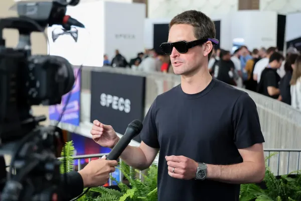 Snap CEO'su Specs Ön Sipariş Sorularını Yanıtlamaktan Kaçındı