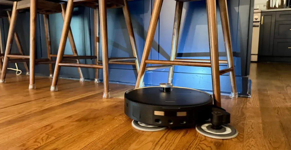 Mutfak Sandalyesi Sorunumu Çözen Robot Süpürge
