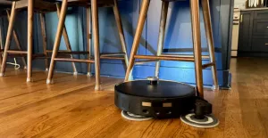 Mutfak Sandalyesi Sorunumu Çözen Robot Süpürge