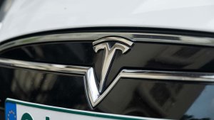 Anket Ortaya Koydu: Elon Musk, Tesla'nın Avrupa'daki İmajını BYD'nin Çin Bağlantılarından Daha Fazla Zedeliyor