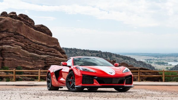 2027 Chevrolet Corvette Grand Sport X: Güçlü ve Agresif