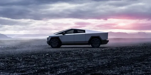 Tesla, Cybertruck'taki Güç Dönüştürme Sistemini Kabul Ediyor ve Garantiyi 8 Yıla Uzatıyor