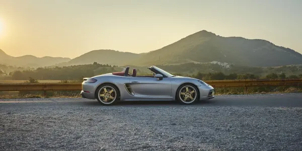 Porsche'nin yeni patronundan elektrikli otomobil müjdesi: 718 yolda, Taycan da gitmiyor