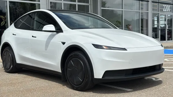 Tesla Model Y RWD 2026 İncelemesi: Üst Düzey Teknolojiye Sahip Giriş Seviyesi Model