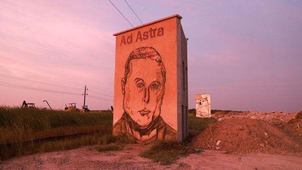 Cards Against Humanity, Elon Musk'a "saygı" amacıyla bir anıt dikmek istiyor