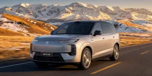 BYD'nin yeni 5 koltuklu elektrikli SUV modeli 1.000 km'nin üzerinde menzil sunuyor ve 5 dakikada şarj oluyor
