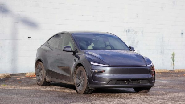 Tesla, California'nın Elektrikli Araç Teşvik Fonlarını Sadece Beş Günde Tüketti