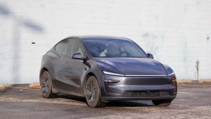 Tesla, California'nın Elektrikli Araç Teşvik Fonlarını Sadece Beş Günde Tüketti