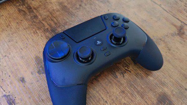 PS5 Pro Kontrolcü için 200+ Dolar Ödemek Çılgınlık, Bunun Yerine 87 Dolar Verin ve Razer Raiju V3 Pro Alın