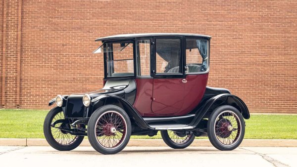 100 Yıllık Bu Elektrikli Araç, İlk Nissan Leaf'ten Daha Fazla Menzil Sunuyordu