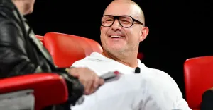 Jony Ive ve OpenAI'nin İlk Ortak Cihazı: Hokey Pulu Büyüklüğünde Akıllı Hoparlör