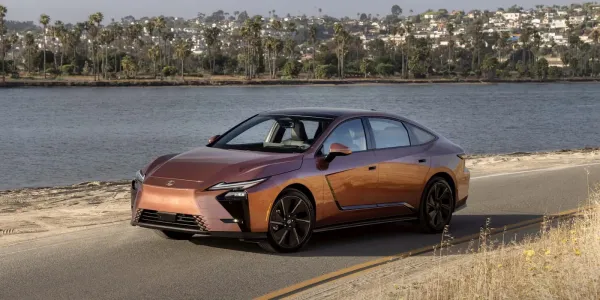 2027 Lexus ES Fiyatları 50.000 Doların Altında Başlıyor