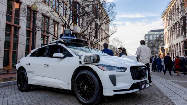 Waymo, Uber'le Girdiği Robotaksi Savaşında Lobi Harcamalarını İkiye Katladı