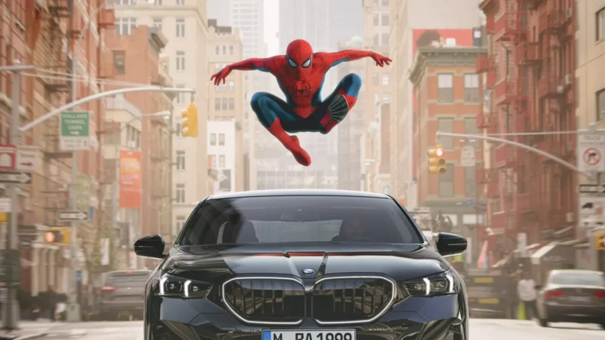 Yeni Spider-Man Filminin Reklamları BMW Araçlarının Gösterge Panelinde Görünüyor