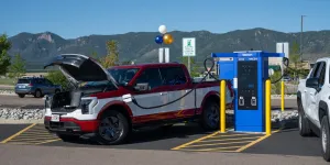 Walmart'ın 400 kW'lik EV Şarj Ağı 100 Şubeye Ulaştı