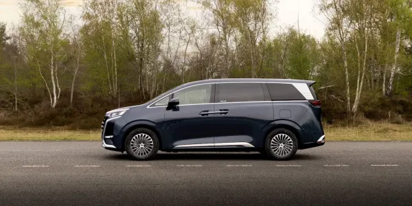 BYD, İngiltere'de İlk 7 Koltuklu Premium MPV'si Denza D9 ile Lüks Rakiplerine Fiyat Kırdı