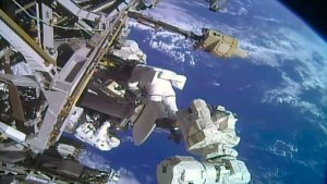 Uzay İstasyonunda Anten Değişimi: İki Astronot Uzay Yürüyüşü Tamamlandı