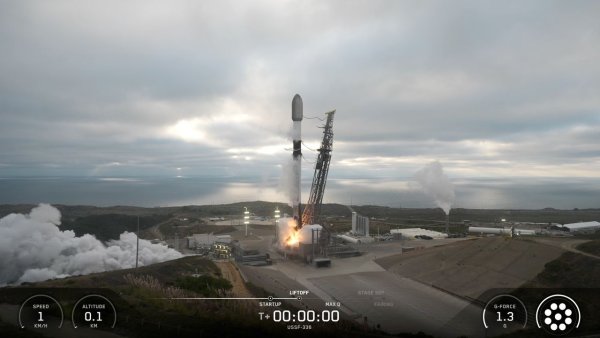 SpaceX, 38 Dakika Arayla 2 Falcon 9 Roketini Fırlattı