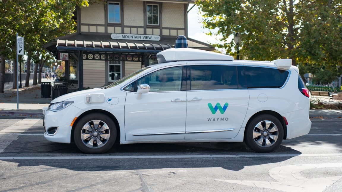 Waymo'nun Gece Şarjına Mahkemeden Durdurma Kararı