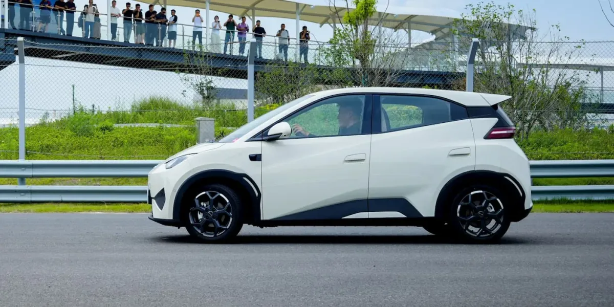 BYD'nin En Ucuz Elektrikli Araçının Güncel İç Mekan Tasarımı ve Tek Büyük Ekranı