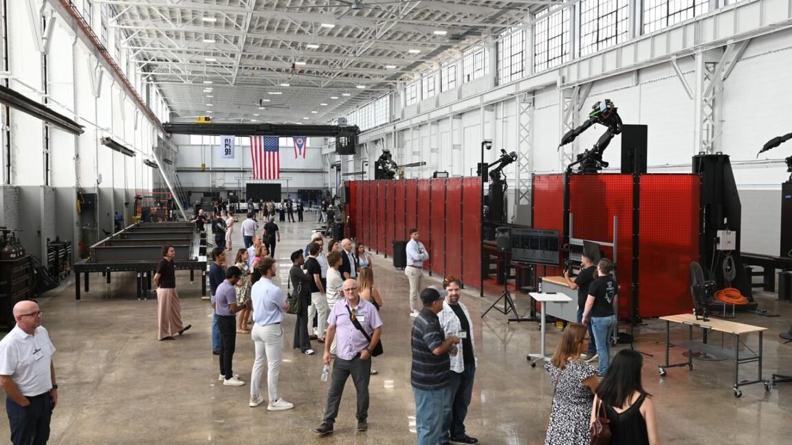 Eski SpaceX Mühendisleri Çelik Parçaların Üretildiği Robotik Fabrika Kuruyor