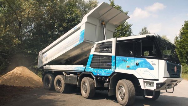 Tatra'nın Efsanevi 8x8 Arazi Kamyonu İlk Kez Elektrikli Olarak Geliştirildi