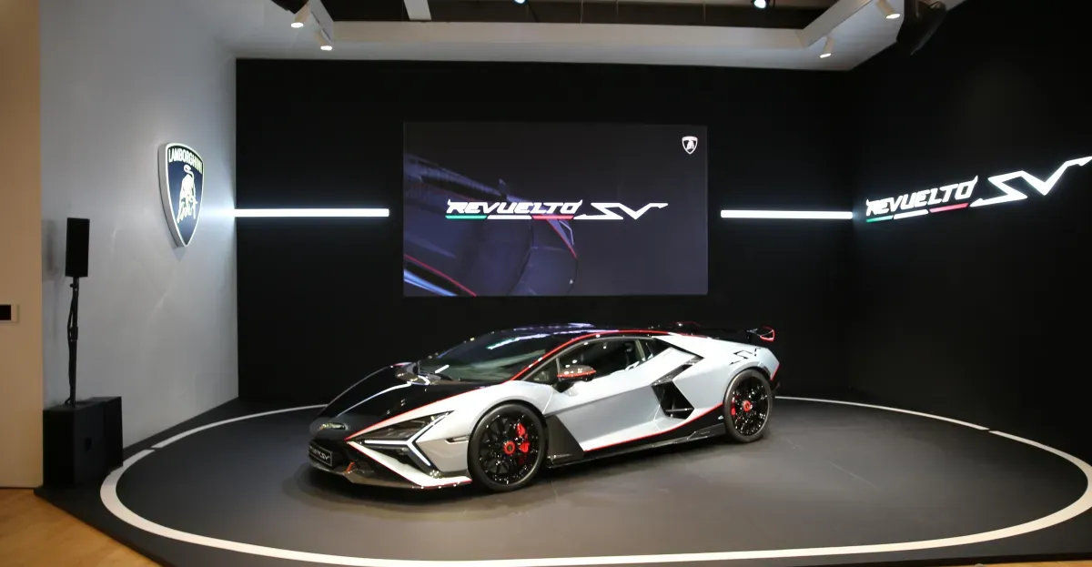 Lamborghini'nin Amiral Gemisi Revuelto, SV Versiyonuyla Zirveye Oynuyor