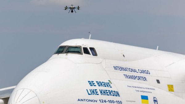 Almanya'da Ukrayna Kargo Uçağının Yakınında Patlayıcı Yüklü Drone Bulundu