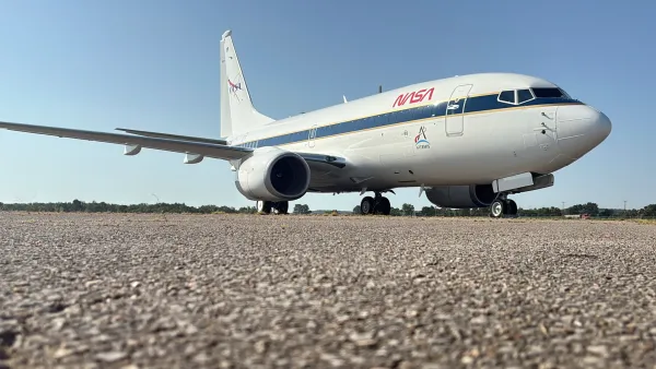 NASA'nın 737 Uçağı Yeni Boyasıyla Göz Kamaştırıyor