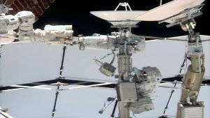 NASA Astronotu ve İlk Fransız Kadın Uzay Yürüyüşü, ISS'deki Arızalı Anteni Kaldırdı